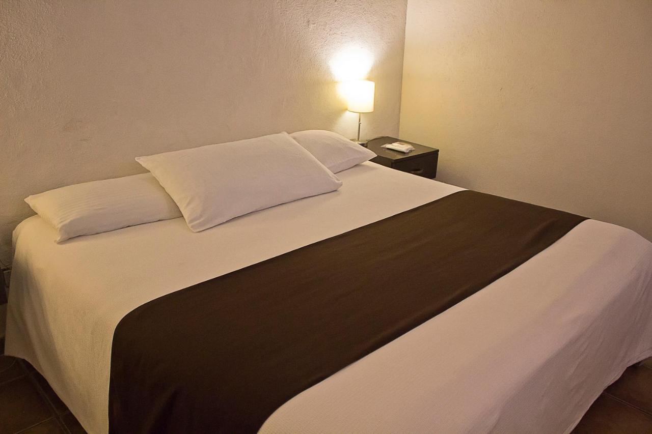 Hotel Suites Sofia Querétaro Εξωτερικό φωτογραφία